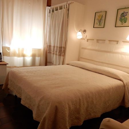 Bed & Breakfast Yin & Yang San Pantaleo Buitenkant foto