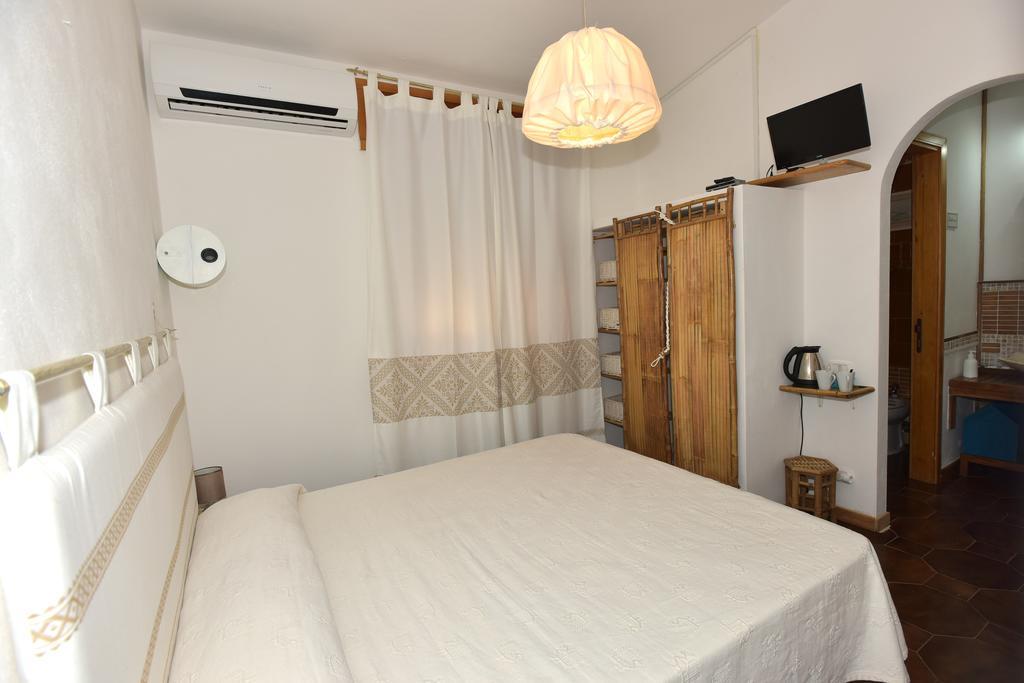 Bed & Breakfast Yin & Yang San Pantaleo Buitenkant foto