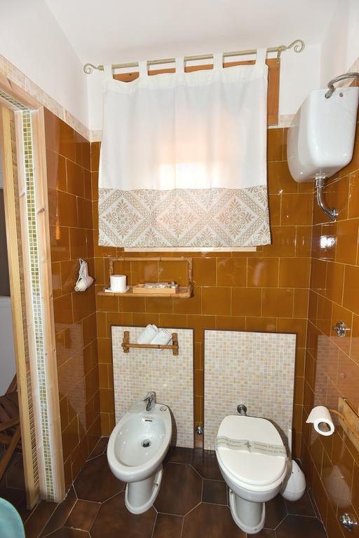 Bed & Breakfast Yin & Yang San Pantaleo Buitenkant foto