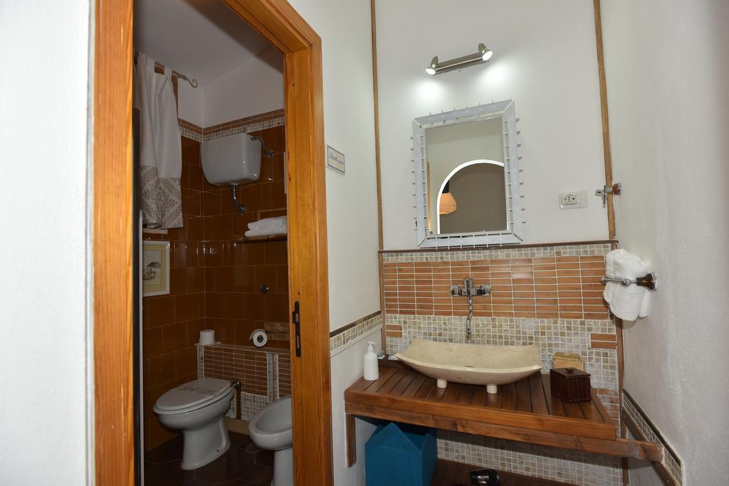 Bed & Breakfast Yin & Yang San Pantaleo Buitenkant foto