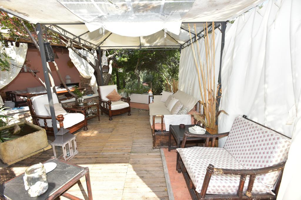 Bed & Breakfast Yin & Yang San Pantaleo Buitenkant foto