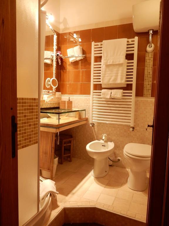 Bed & Breakfast Yin & Yang San Pantaleo Buitenkant foto