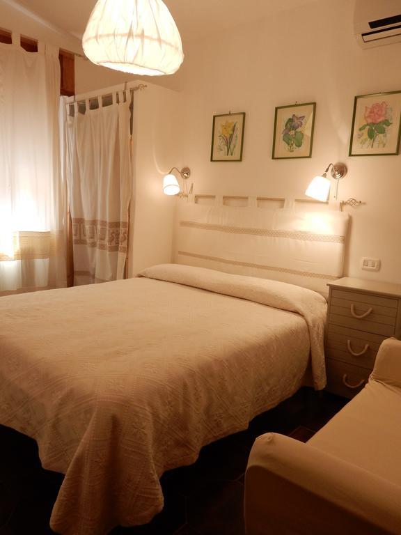 Bed & Breakfast Yin & Yang San Pantaleo Buitenkant foto