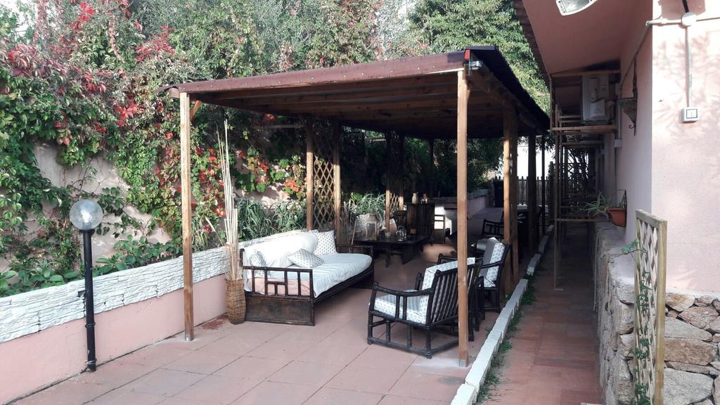 Bed & Breakfast Yin & Yang San Pantaleo Buitenkant foto