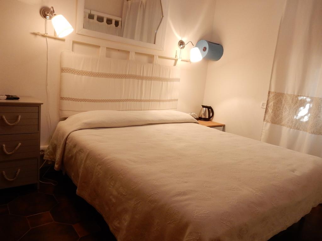 Bed & Breakfast Yin & Yang San Pantaleo Buitenkant foto