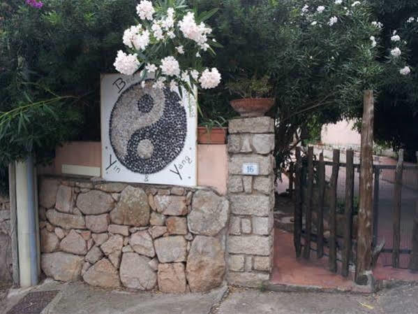 Bed & Breakfast Yin & Yang San Pantaleo Buitenkant foto