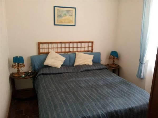Bed & Breakfast Yin & Yang San Pantaleo Buitenkant foto