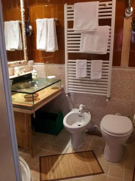 Bed & Breakfast Yin & Yang San Pantaleo Buitenkant foto